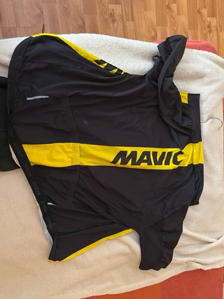 Conjunto Mavic Cosmic Elite Maillot y Culote negro