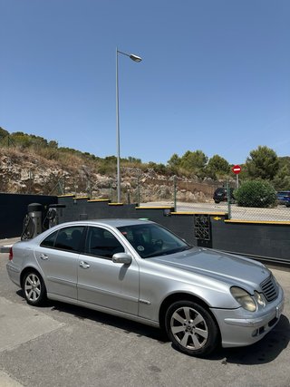 Mercedes-Benz Clase E220 2003 PEGATINA B