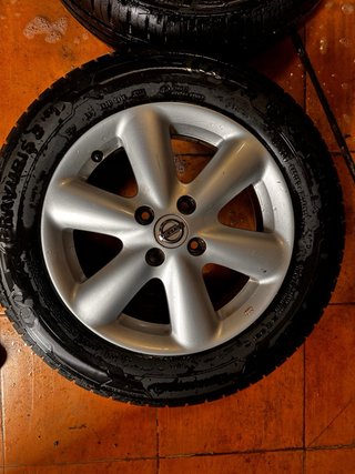 Llantas y ruedas Nissan Note con Tapacubos