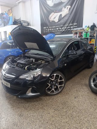 Opel Astra 2012 motor roto