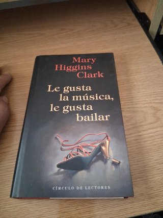 Le gusta la música, le gusta bailar.