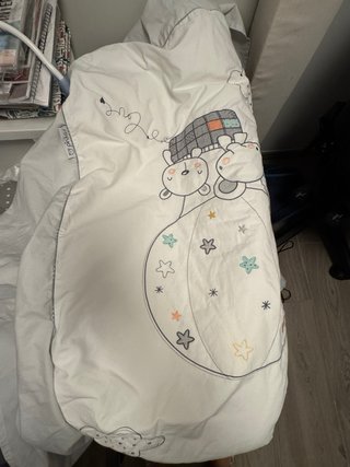 Cuna colecho blanca con estrellas