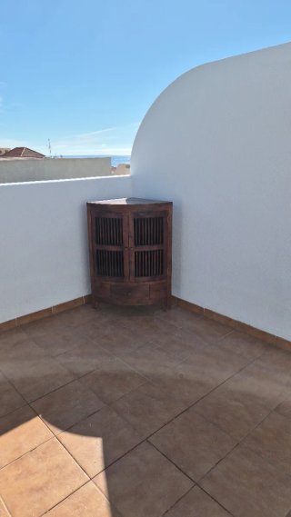 Mueble de esquina rústico de madera