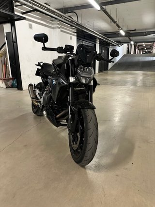 BMW F900R 105 CV triple black 2024