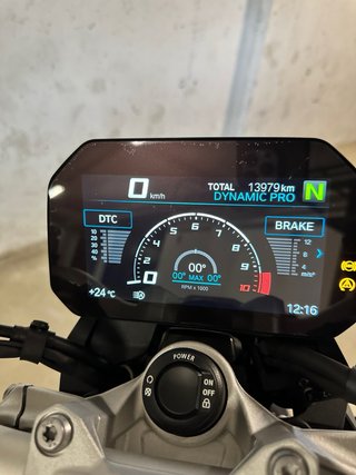 BMW F900R 105 CV triple black 2024