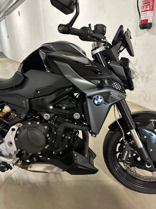 BMW F900R 105 CV triple black 2024