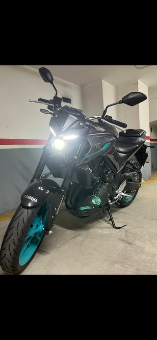 Yamaha MT-03 Negra y Azul