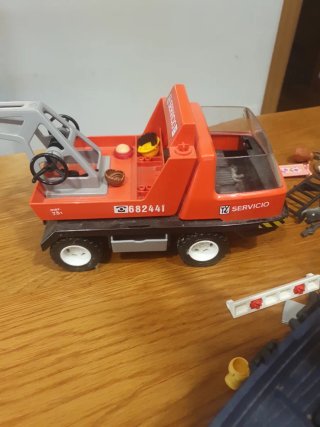 Lote Playmobil: Barco Pirata, Camión y Figuras