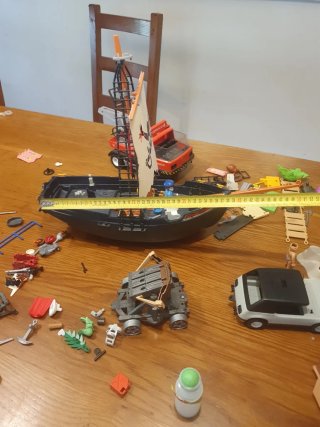 Lote Playmobil: Barco Pirata, Camión y Figuras