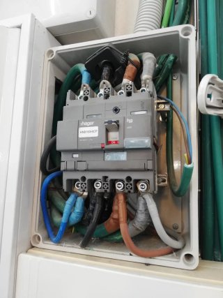 Instalaciones de luz... Agua... Gas... Aire