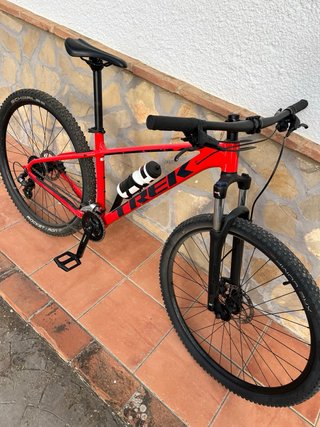 Bicicletta Trek Rossa e Nera