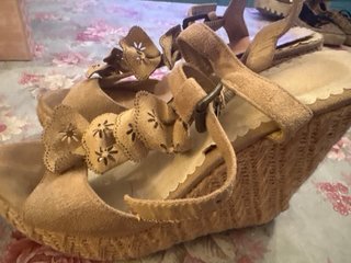 Sandalias de plataforma ante y cuerda beige