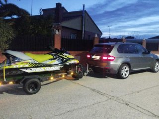 Moto de agua Sea-Doo amarilla y negra
