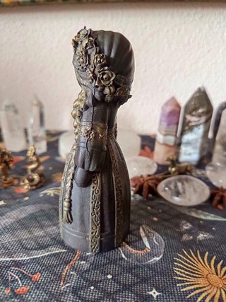 Muñeca Motanka Negra y Dorada