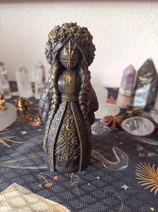Muñeca Motanka Negra y Dorada