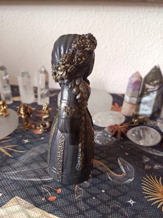 Muñeca Motanka Negra y Dorada