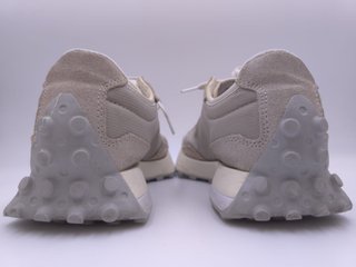 New Balance Beige/Gris Zapatillas Deportivas