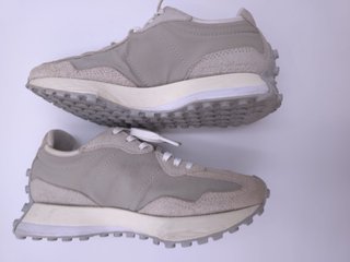 New Balance Beige/Gris Zapatillas Deportivas