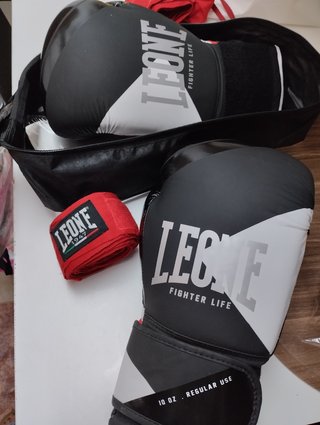Guantes Boxeo Leone + Vendas Rojas