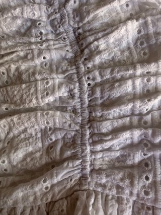 Falda Zara blanca volantes
