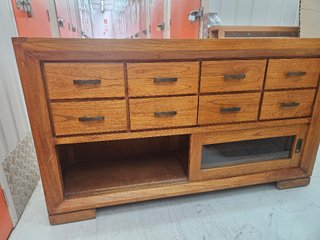 Mueble de comedor de madera