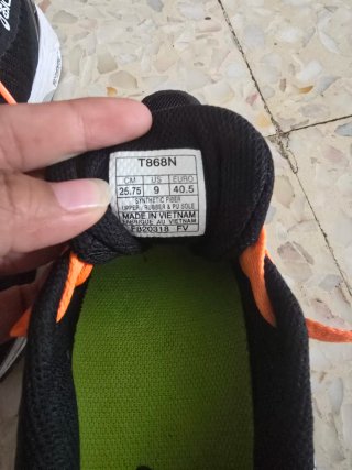 Zapatillas Asics Negras y Naranjas
