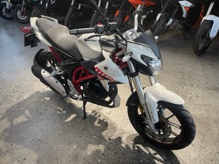 Macbor 125 Naked 2022 - 8600 km