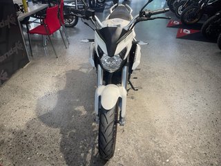 Macbor 125 Naked 2022 - 8600 km