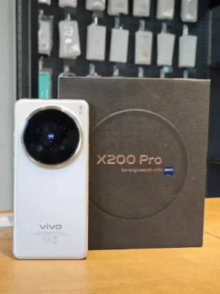VIVO X200 PRO 512GB 16GB RAM TITANIUM