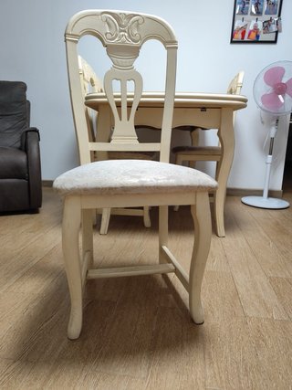 Mesa y sillas comedor