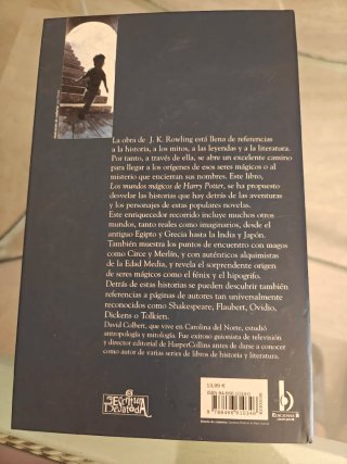 Lote 4 libros y se regala los mundos mágicos.
