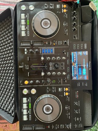 Mesa DJ Pioneer XDJ-RX1 y case mochila transporte