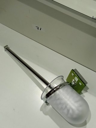 A093 - Conjunto accesorios de baño.