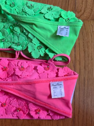 Top bikini flores verde y rosa