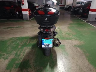 Piaggio Beverly 400 Maxi Scooter