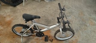 Bicicleta infantil plateada