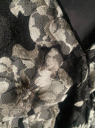 Vestido encaje floral negro y blanco
