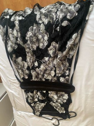 Vestido encaje floral negro y blanco