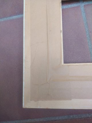 Marco antiguo dorado de madera.