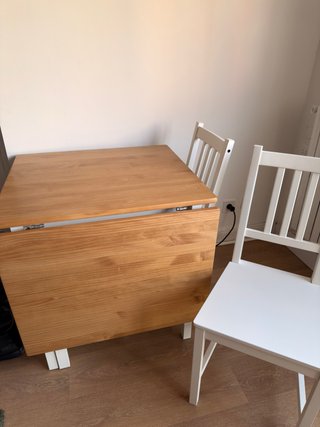 Mesa extensible IKEA PINNTORP + 2 sillas