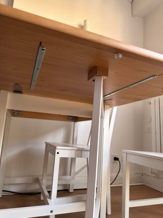 Mesa extensible IKEA PINNTORP + 2 sillas