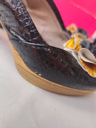 Sandalias Pitillos Negras y Amarillas Talla 36