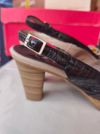 Sandalias Pitillos Negras y Amarillas Talla 36