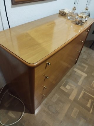 Cómoda de madera con 4 cajones