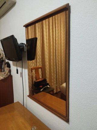 Cómoda de madera con 4 cajones