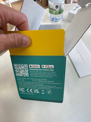 Cámara de seguridad solar blanca