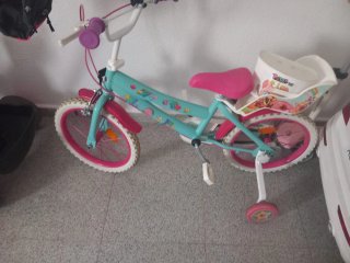 Bicicleta infantil azul y rosa