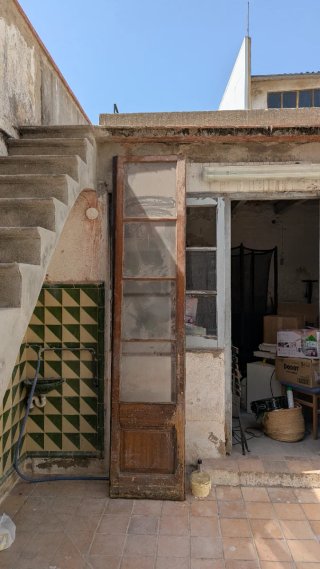 Puertas antiguas de madera con cristales