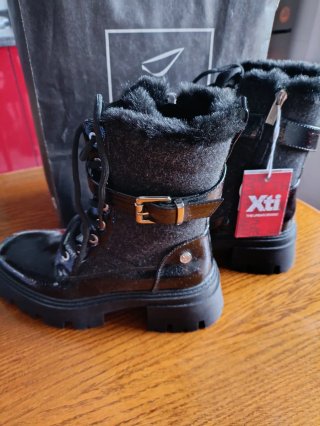Botas XTI Talla 36 Negro Charol y Pelo