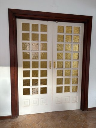 Puerta corredera madera maciza salón
